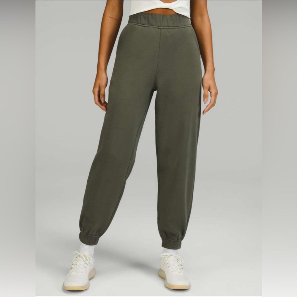Lululemon Relaxed High-Rise Jogger Size 4